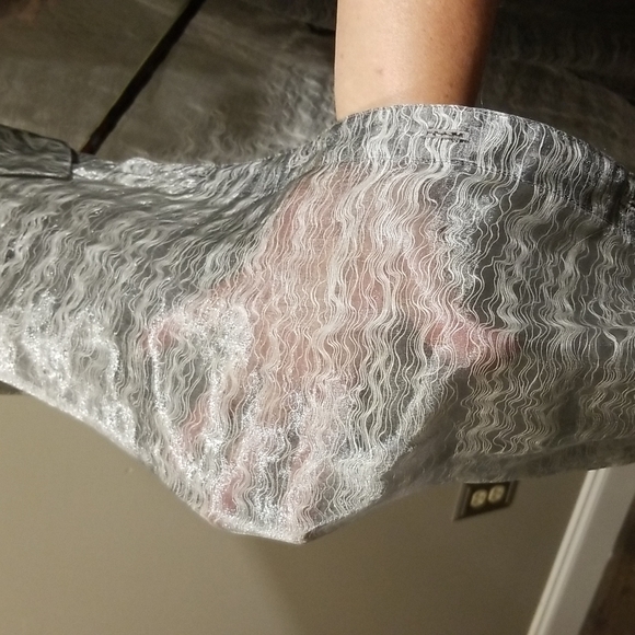 Ellen tracy sheet metalic silver blouse in Excellent condition - Picture 3 of 3